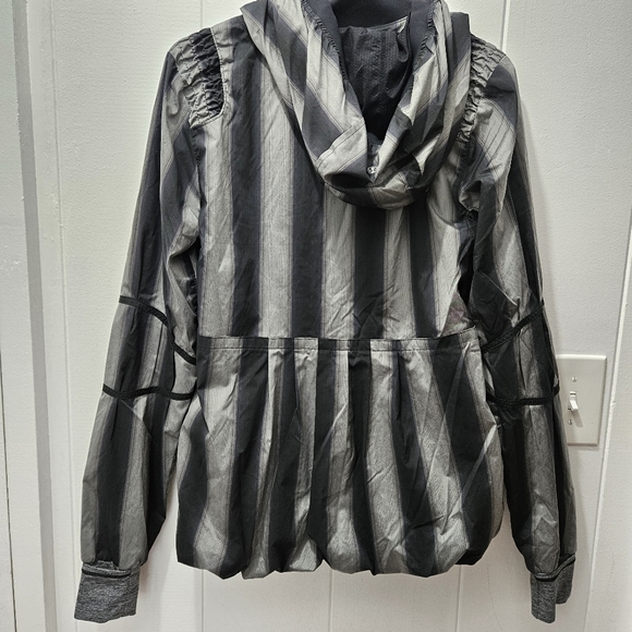 Lululemon Thats The Run Track and Field Striped Hooded Jacket Women's Size S - Picture 7 of 16